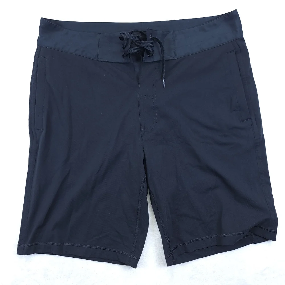 Lululemon Men's Black Activewear Drawstring Big Logo Vintage Shorts Size 36
